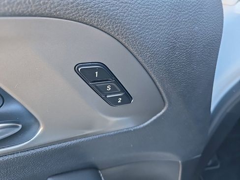 Used 2025 Chrysler Pacifica Select image 29