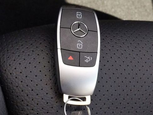 Used 2021 Mercedes-Benz GLC 300 image 26