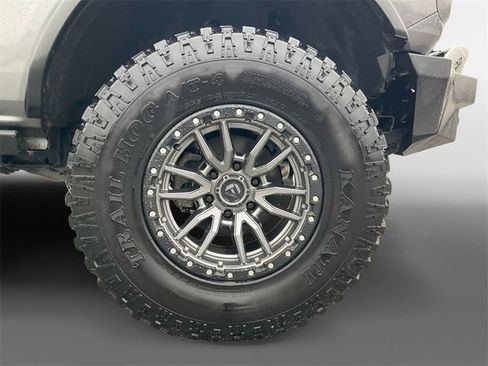 Used 2022 Ford Bronco Badlands image 11