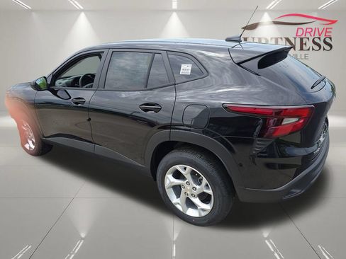 New 2026 Chevrolet Trax LS w/ LS Convenience Package FWD image 5
