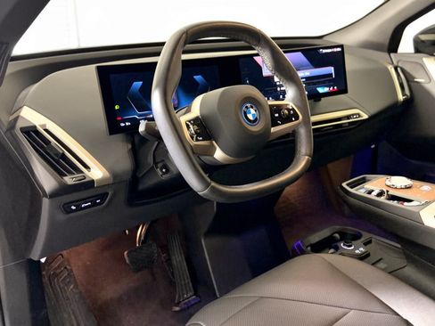 Certified 2024 BMW iX xDrive50 w/ Premium Package AWD/4WD image 4