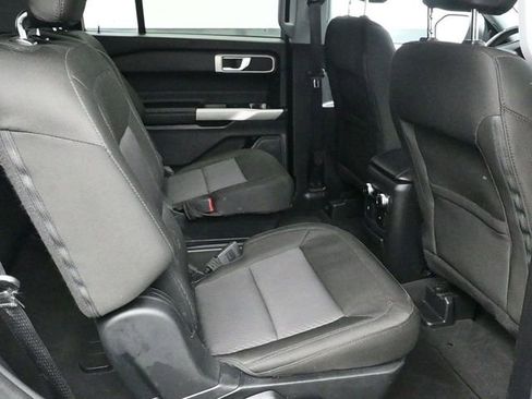 Used 2022 Ford Explorer XLT image 9