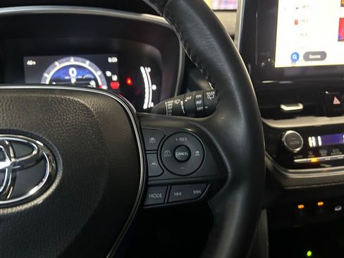 Used 2024 Toyota Corolla Cross XLE w/ Convenience Package image 18