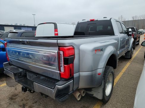 Used 2024 Ford F450 Platinum w/ FX4 Off-Road Package image 2