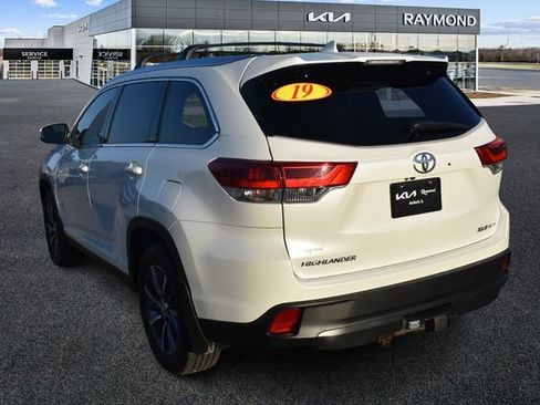 Used 2019 Toyota Highlander XLE image 4