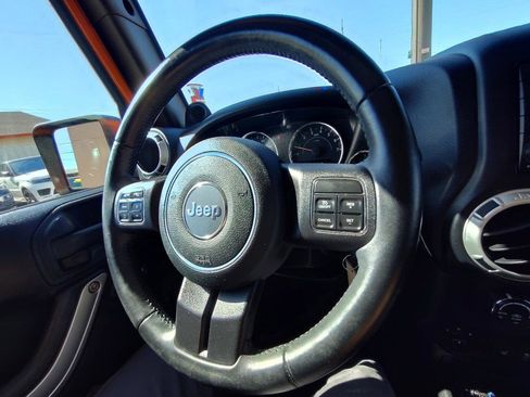 Used 2012 Jeep Wrangler Unlimited Sahara w/ Connectivity Group AWD/4WD image 23