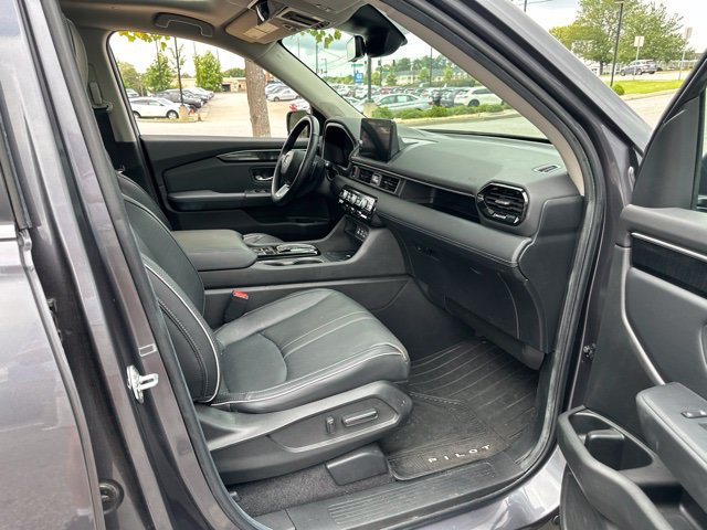 Used 2025 Honda Pilot Elite image 13