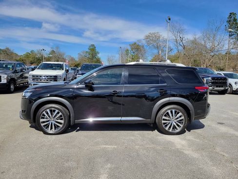 Used 2022 Nissan Pathfinder Platinum w/ Cargo Package image 2