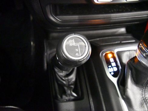 Used 2020 Jeep Wrangler Unlimited Sahara image 26