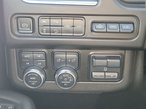 Used 2021 GMC Yukon XL AT4 w/ AT4 Premium Plus Package image 18