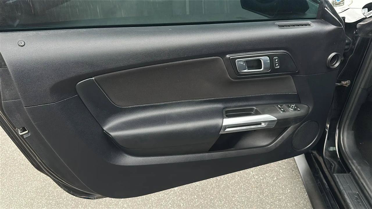 Used 2018 Ford Mustang Coupe RWD image 25