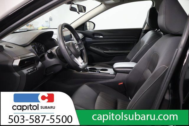 Used 2025 Nissan Altima 2.5 SV FWD image 12