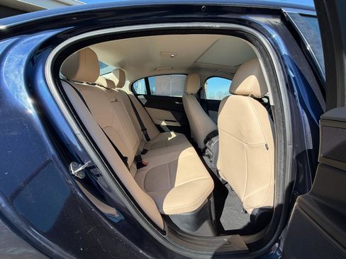 Used 2017 Jaguar XE Premium image 19