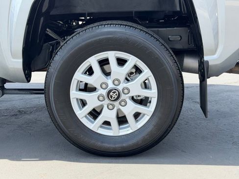 Certified 2025 Toyota Tacoma SR5 AWD/4WD image 16