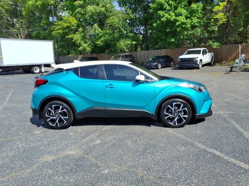 Used 2018 Toyota C-HR XLE FWD image 2