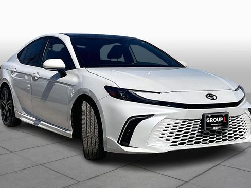 Used 2025 Toyota Camry XSE w/ Premium Package image 3