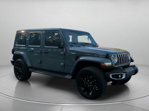 Used 2025 Jeep Wrangler Unlimited Sahara AWD/4WD image 36