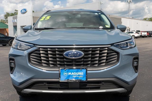 Used 2025 Ford Escape Platinum AWD/4WD image 3