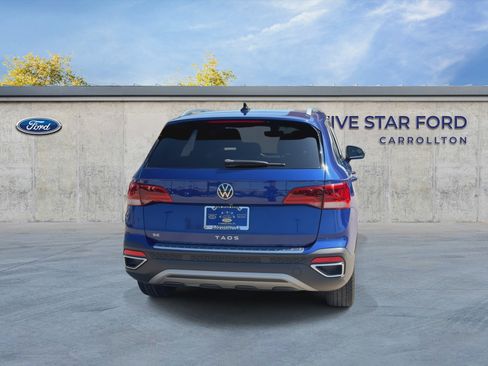 Used 2023 Volkswagen Taos SE w/ Panoramic Sunroof Package FWD image 7