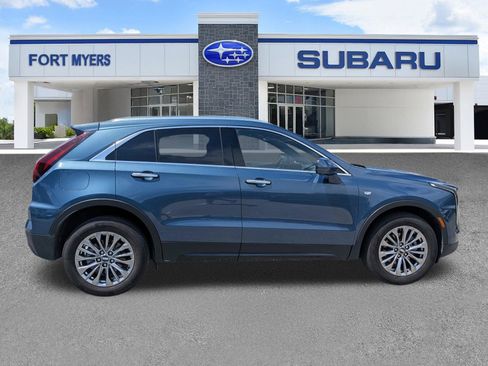 Used 2025 Cadillac XT4 Premium Luxury FWD image 3