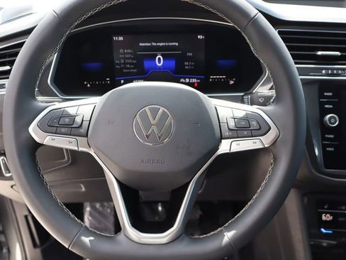Used 2022 Volkswagen Tiguan SE image 30