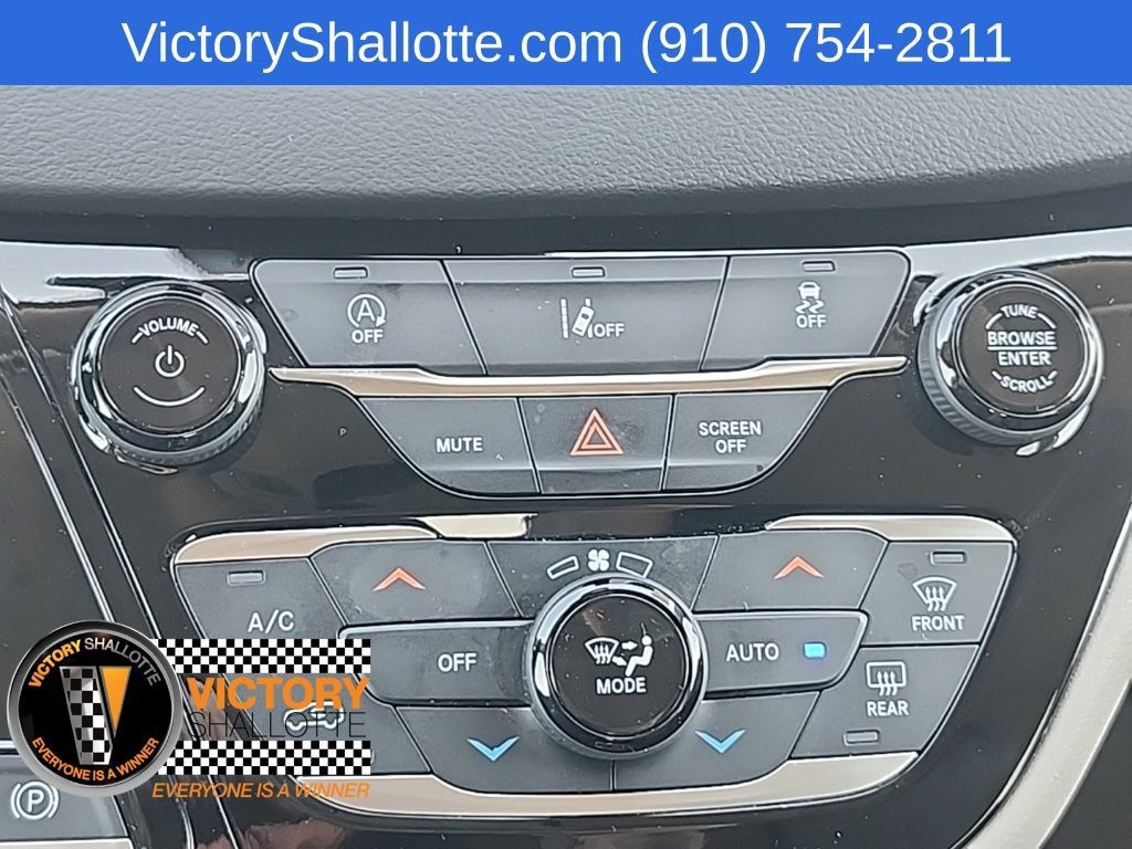 Certified 2022 Chrysler Pacifica Touring-L FWD image 7
