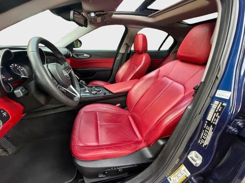 Used 2019 Alfa Romeo Giulia RWD image 12