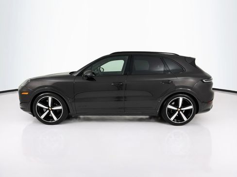 Certified 2025 Porsche Cayenne GTS AWD/4WD image 2