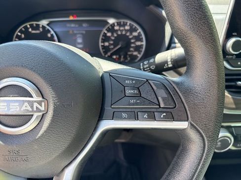 Used 2024 Nissan Altima 2.5 SV FWD image 19