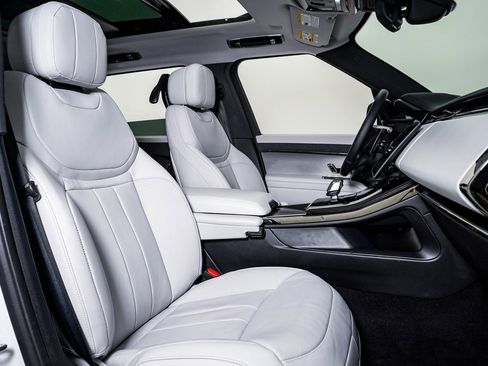 Used 2024 Land Rover Range Rover Sport SE image 15