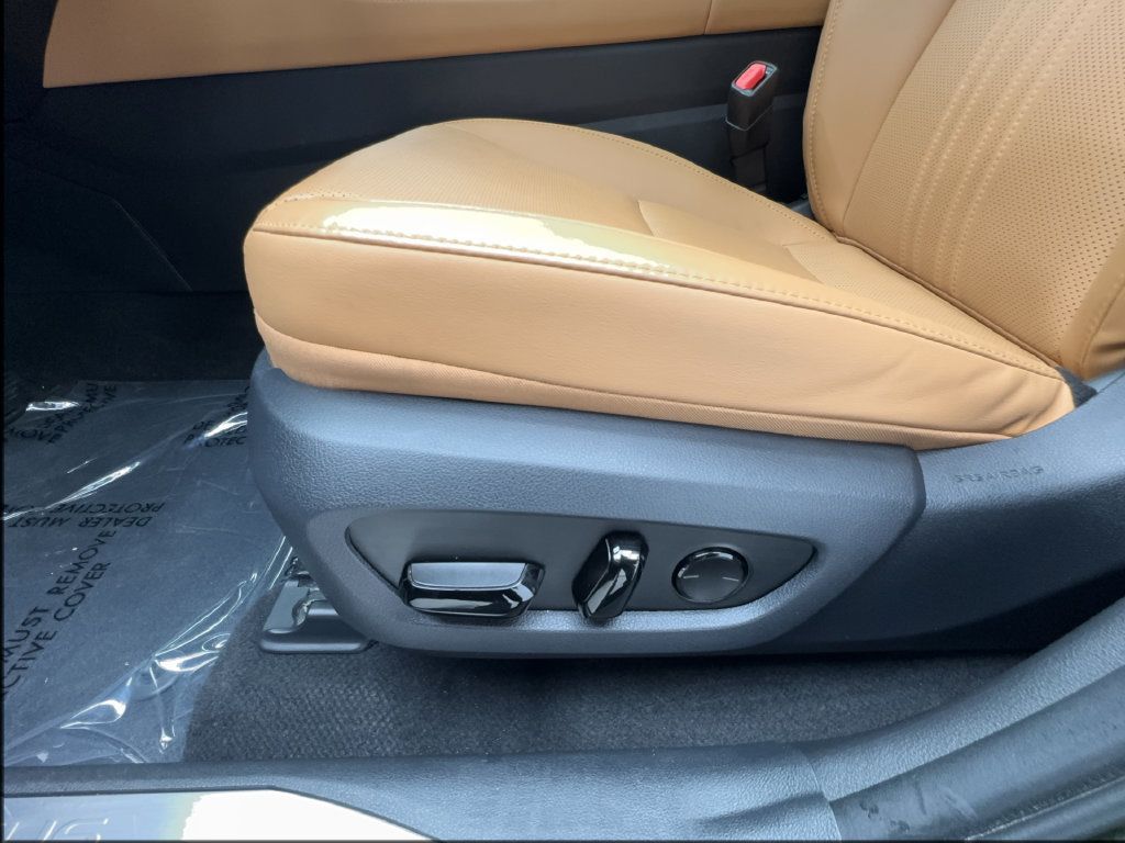 Used 2025 Lexus NX 250 FWD w/ Towing Package (2000 Lbs) image 24