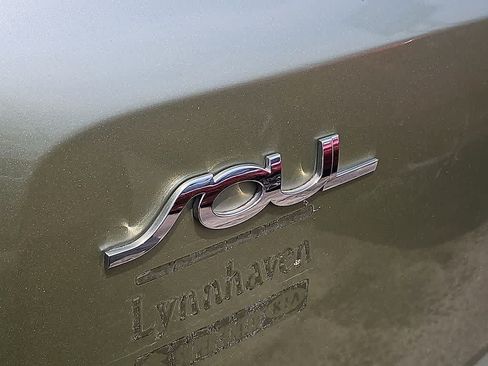 Used 2010 Kia Soul ! FWD image 5