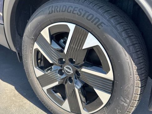 Certified 2025 Nissan Kicks SV AWD/4WD image 7