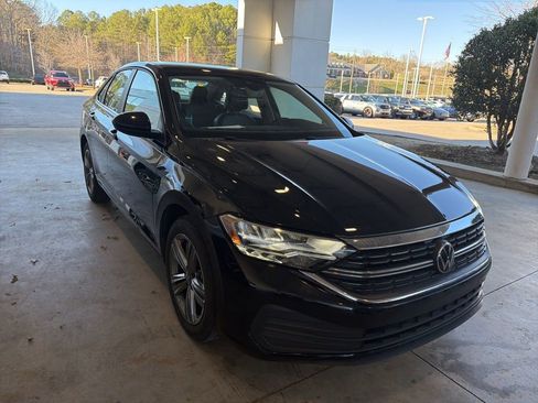 Used 2024 Volkswagen Jetta SE image 4