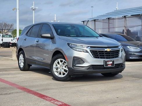 Used 2024 Chevrolet Equinox LS w/ LS Convenience Package image 2