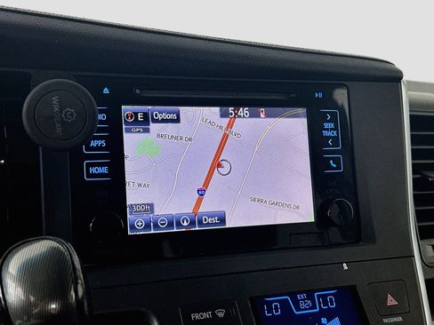 Used 2015 Toyota Sienna SE Premium FWD image 22