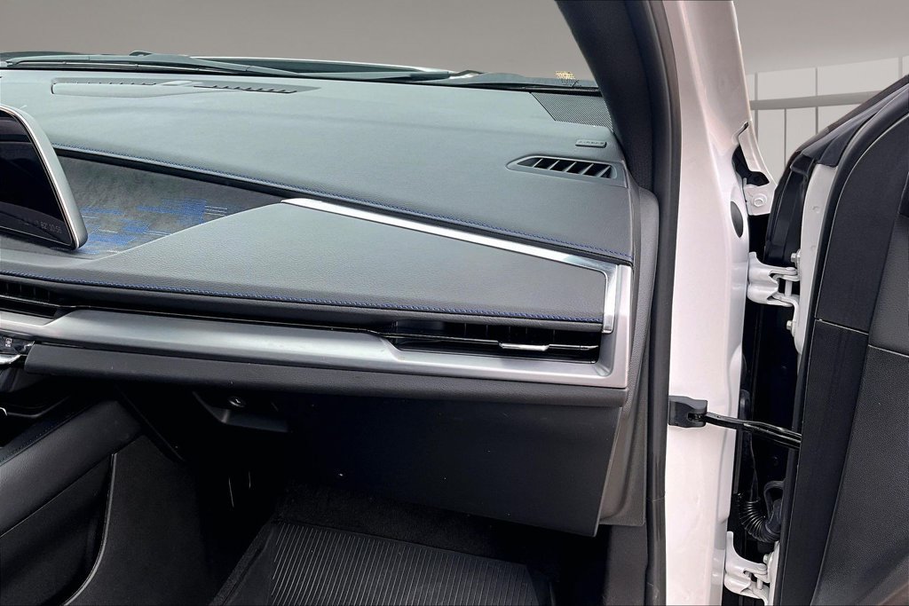 Used 2025 Cadillac XT4 Sport FWD image 16