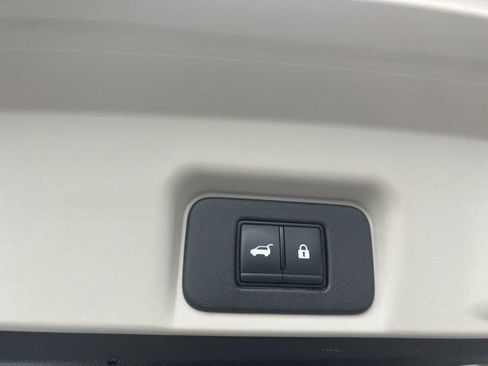 Used 2023 Nissan Ariya FWD image 16