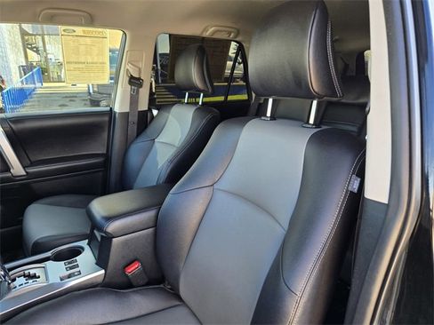 Used 2017 Toyota 4Runner SR5 Premium image 12