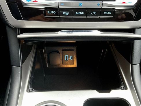 Used 2023 Ford Explorer XLT image 15