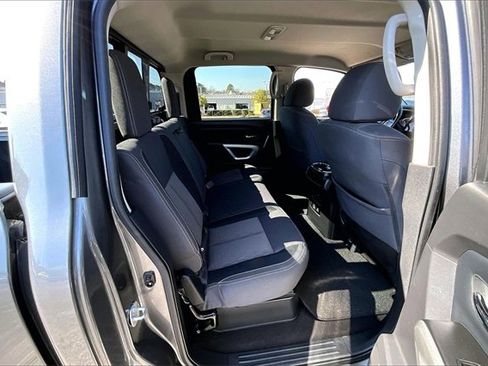 Used 2024 Nissan Titan SV w/ SV Convenience Package image 18