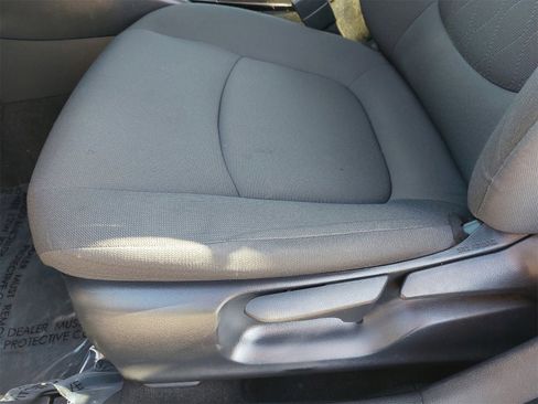 Used 2020 Toyota Corolla LE image 28