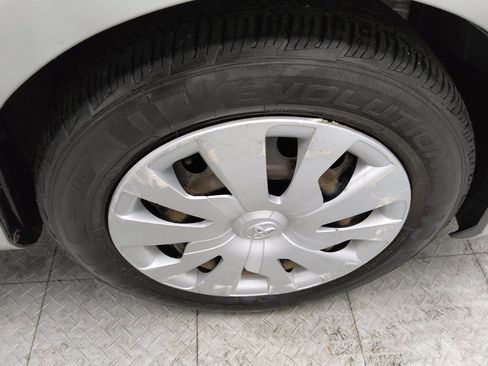 Used 2017 Toyota Yaris L image 31