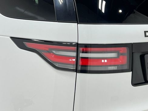Used 2020 Land Rover Discovery Landmark image 40