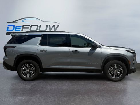 Used 2026 Chevrolet Traverse LT w/ LPO, Floor Liner Package FWD image 2