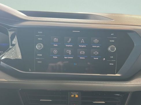 Used 2024 Volkswagen Taos SE image 21