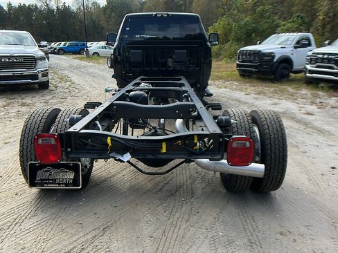 New 2025 RAM 5500 4x4 Regular Cab image 9