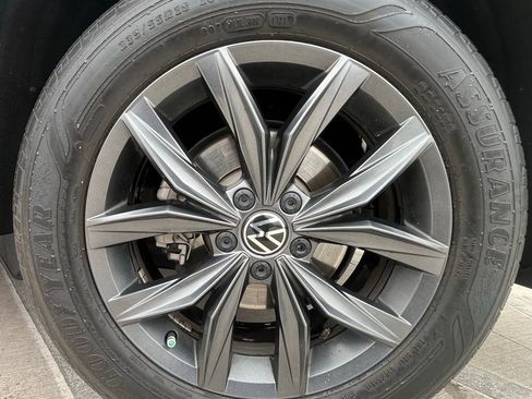 Certified 2023 Volkswagen Tiguan SE image 7