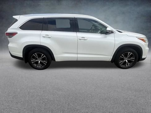 Used 2016 Toyota Highlander XLE AWD/4WD image 7