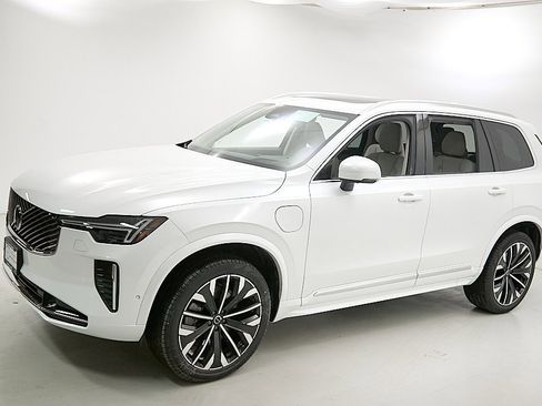 New 2026 Volvo XC90 T8 Ultra w/ Protection Package image 6